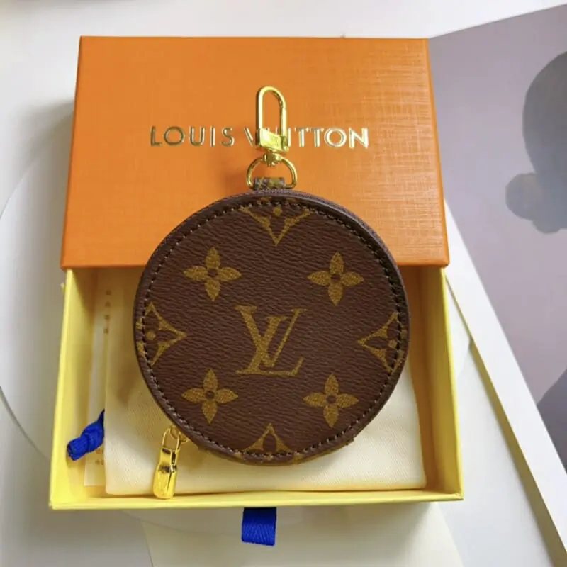 louis vuitton lv key holder and boucle de sac s_1205212